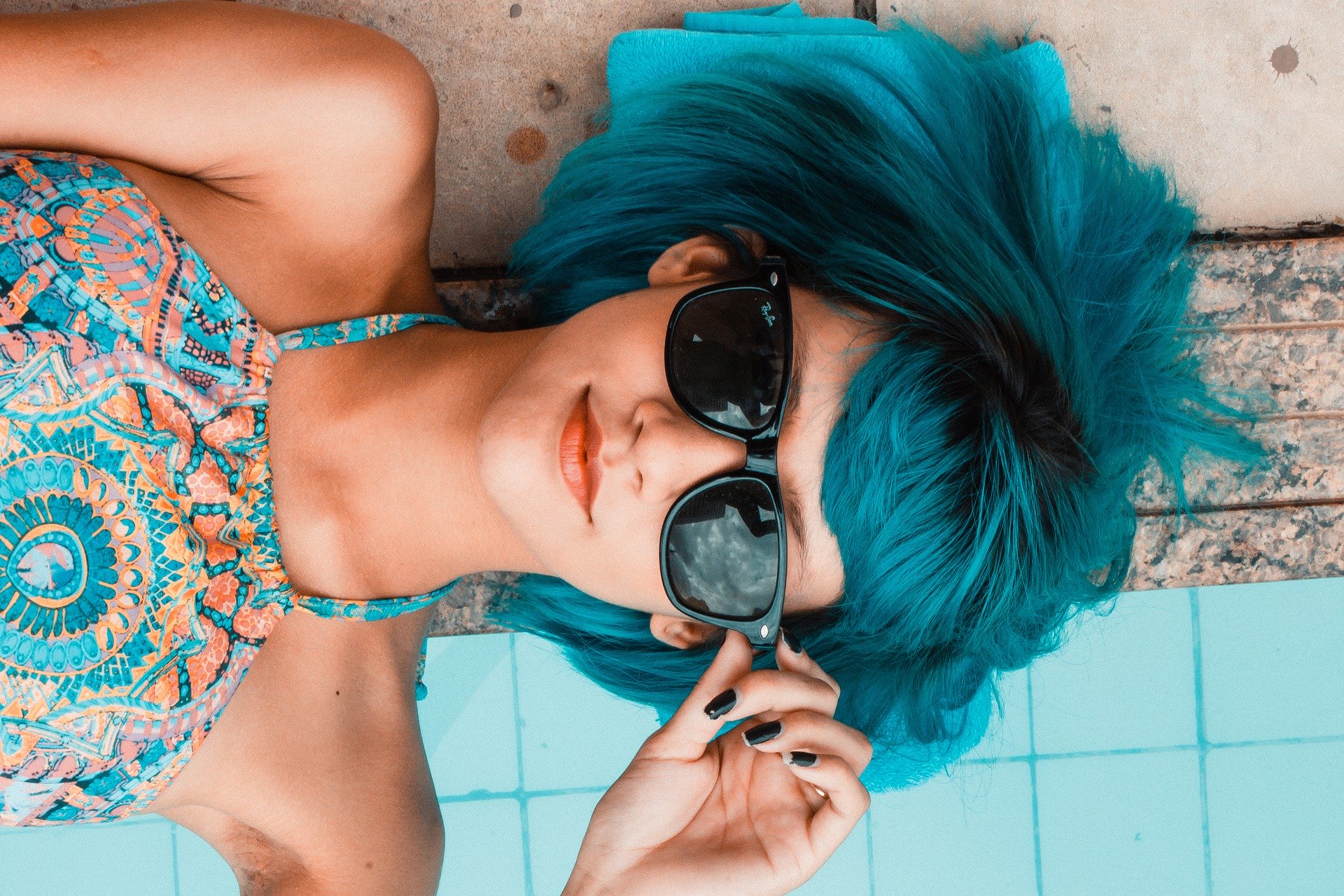 Blå ung solbriller kvinde sommer